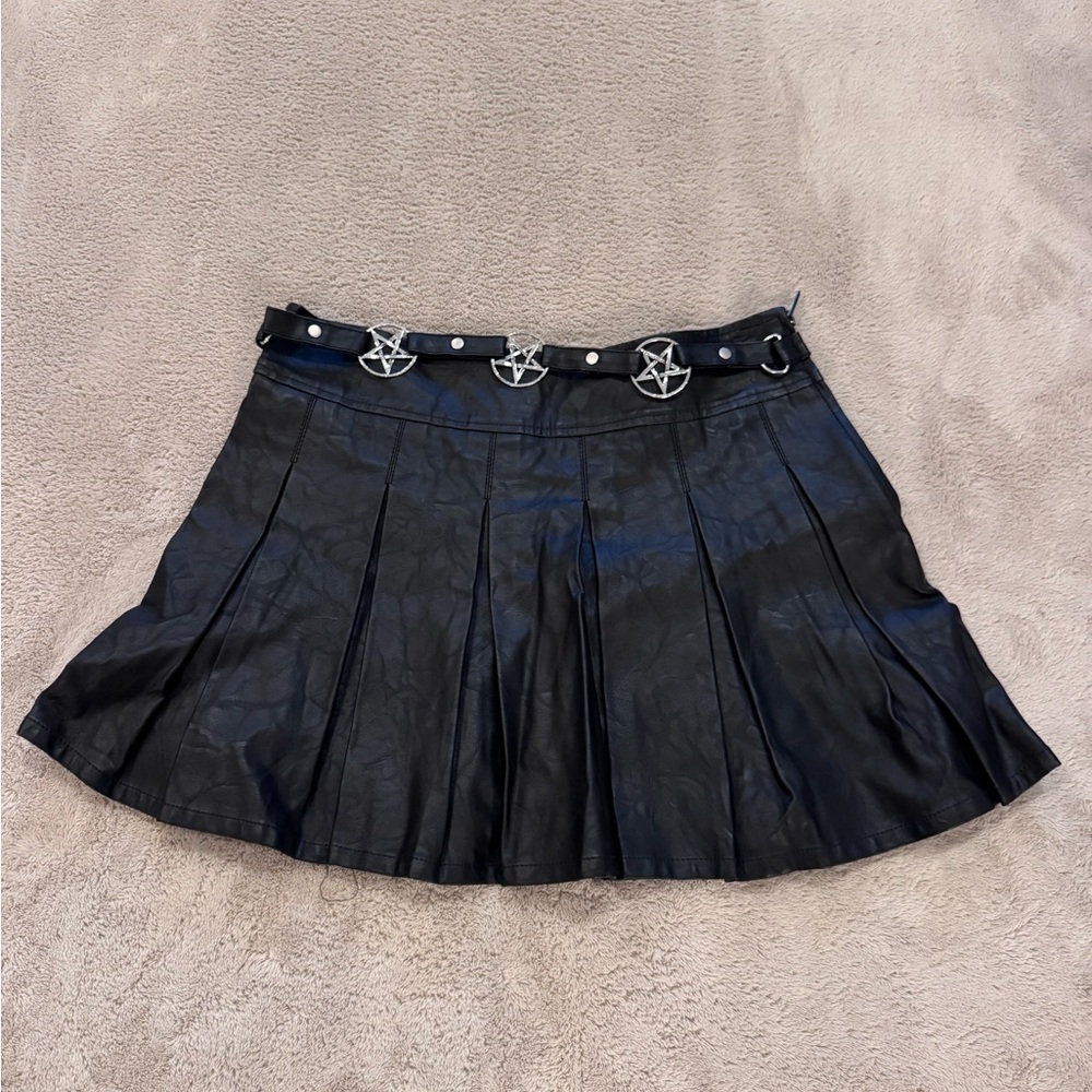 NWT Dolls Kill Widow Black Faux Leather Pleated Skirt with Star Accents  size M